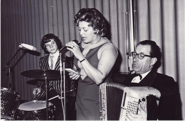 Dirk en Romain wisten van bij het eerste optreden dat ze de verkeerde zangeres hadden gecast.